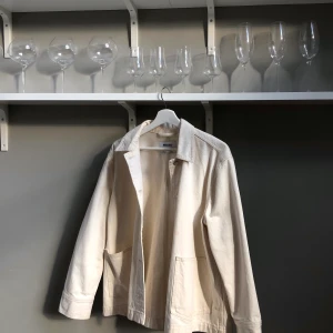 Jeansjacka - Ljust beige jeansjacka från Weekday