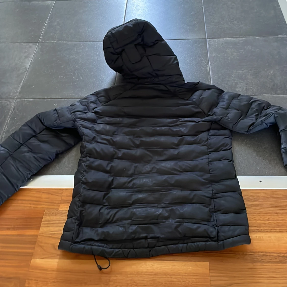 Peak performance svart jacka.  - 90