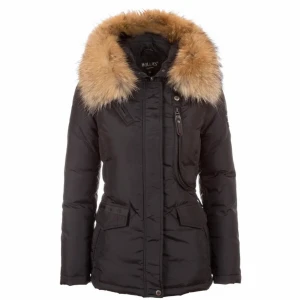 Vinterjacka - Säljer min fina hollies vinter jacka pågrund av att jag har köpt en ny vinterjacka inför vintern. Jackan är som ny, kontakta mig för fler egna tagna bilder. Köpt för 4500kr