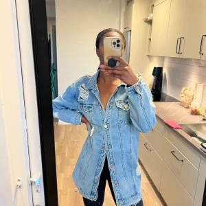 Lång jeans jacka - Använd jeansjacka ca 5 gånger