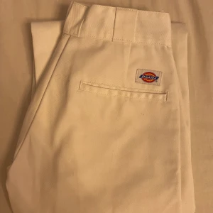 Dickis byxor - Vita dickis byxor storlek w28l30. Jag är 172cm som referens