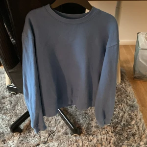 Sweatshirt  - Blå sweatshirt från Cubus 