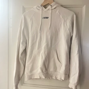 Vit Istay hoodie  - Istay hoodie fint skick storlek xs!