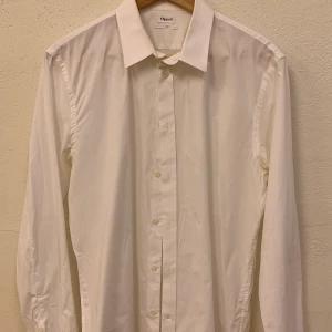 Filippa K skjorta  - Fint skick large är the size 