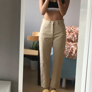 High Waist Jeans - Jätte comfy och snygg high waist jeans <3 Helt ny !