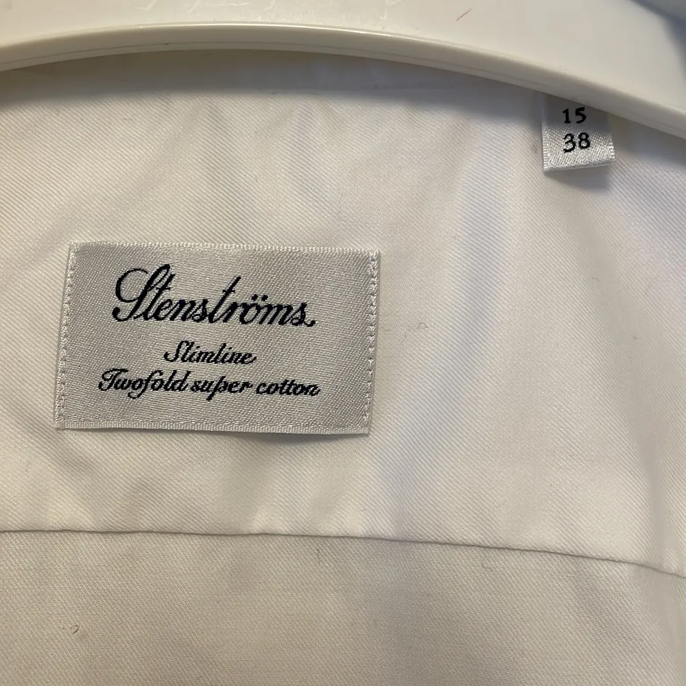 Dressad skjorta från Stenström i storlek S. Använd endast ett fåtal gånger. . Skjortor.