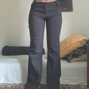 Kostymbyxor - Säljer eftersom de inte används☺️ Kan tyvärr inte gå ner i pris då de är insydda i midjan vilket kostade 350kr💕