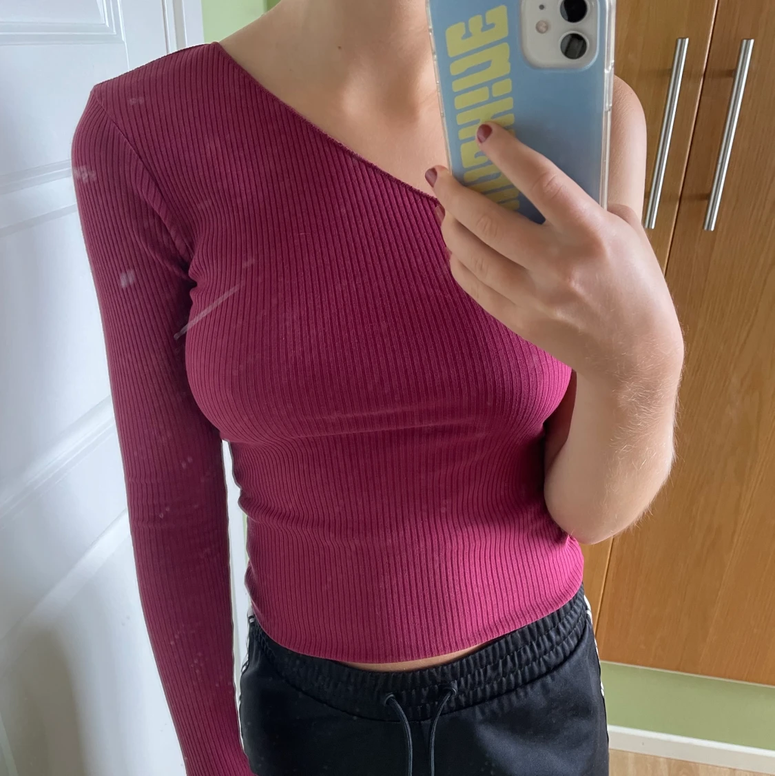 Lila one-shoulder topp från na-kd 