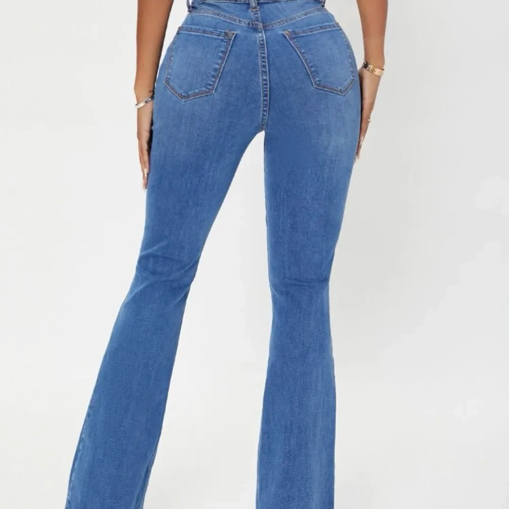 Mörkblåa jeans, aldrig använt. Sköna och stretchiga. . Jeans & Byxor.
