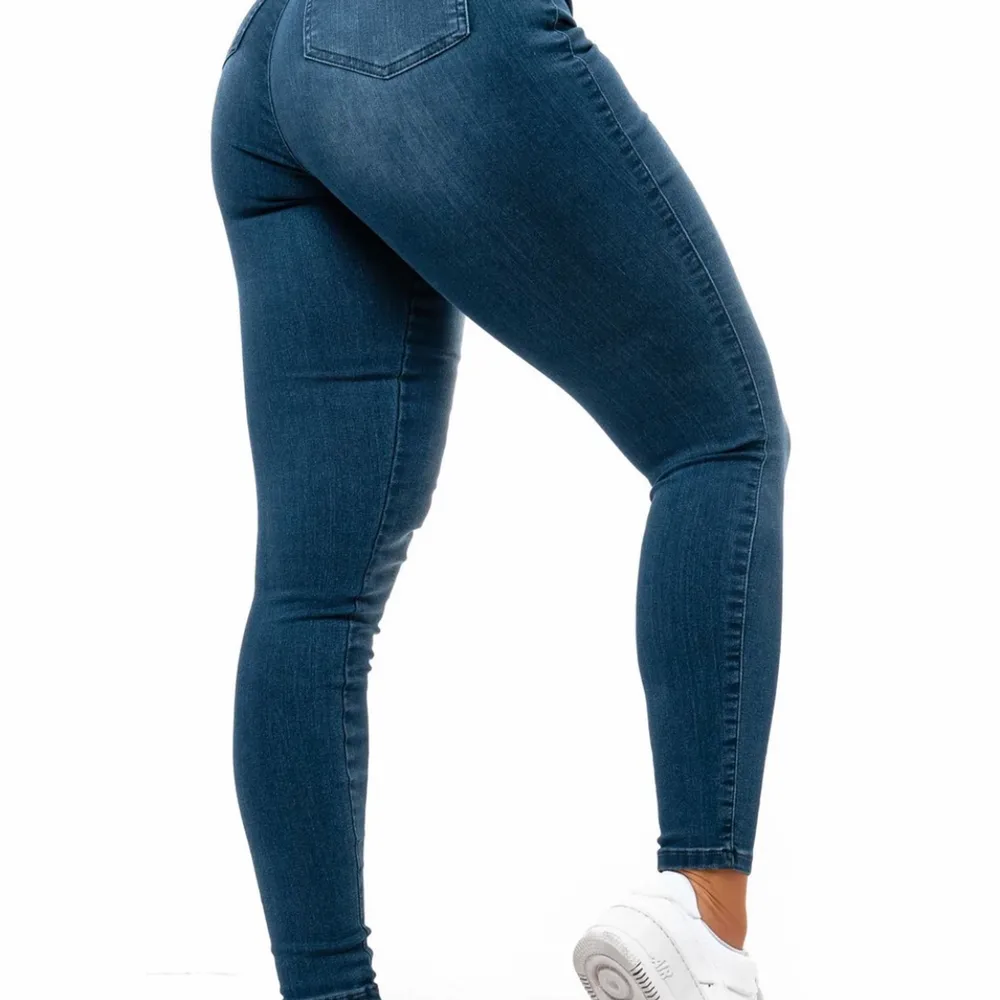 Fitjeans blue. High waisted. Skinny, Stretchy. Använts två gänger Size: S/M. Jeans & Byxor.