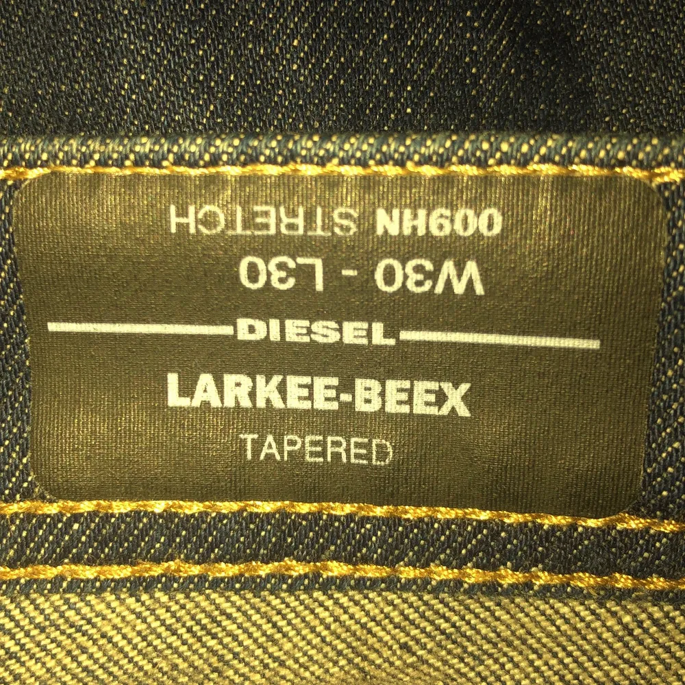 Säljer ett par fina diesel jeans som Max använts 5 gånger. Storleken är 30-30. Kan fraktas eller mötas upp vid Odenplan . Jeans & Byxor.