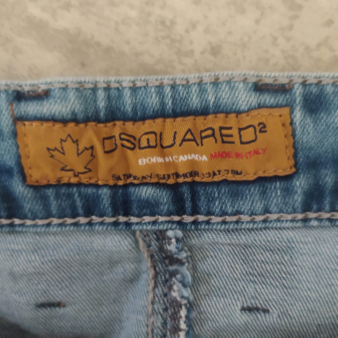 Dsquared 2 jeans i italiensk strl 33 - 90