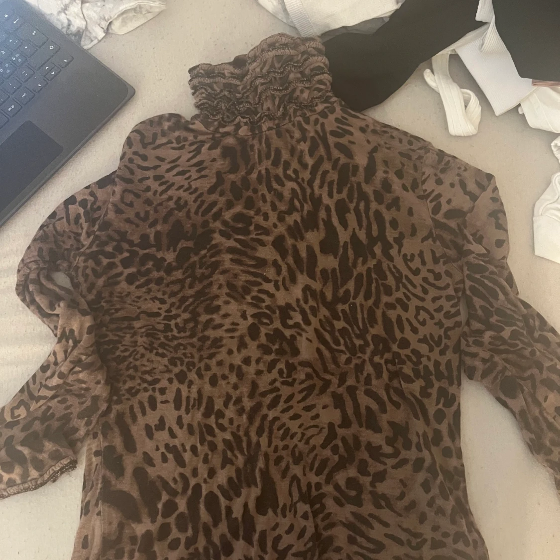 3 st tröjor o h varje kostar 50kr