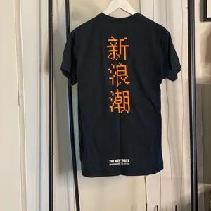 Vaporwave T-shirt - T-shirt från UO i vad kidzen kallar vaporwave stil från tiden då vaporwave faktiskt var coolt.