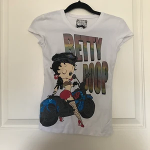 Retro Betty Boop baby-tee strl S - Har inga tecken på användning, strl XS/S, från det originella märket, kanske 15 år gammal. Köparen står för frakt.