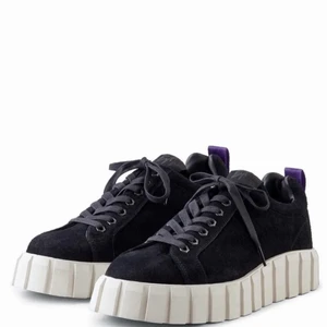 Eytys - Säljer mina ganska använda eytys men som hållit sig bra! Köperen står för frakten, kontakta för privata bilder!💕