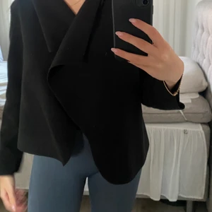 Kort kappa - En jätte fin kort kappa från missay. I storlek S. Perfekt nu till hösten!!