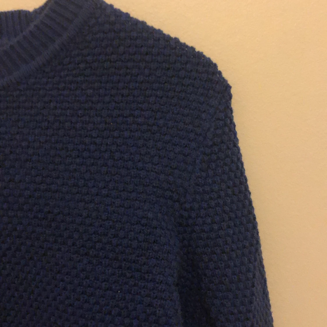 Blå stickad tröja  - 91