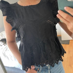 Topp Zara - Svart topp från Zara, bra skick. Storlek xs.