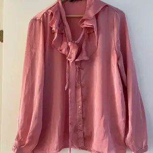 Rosa skjorta storlek 40 pris 219kr