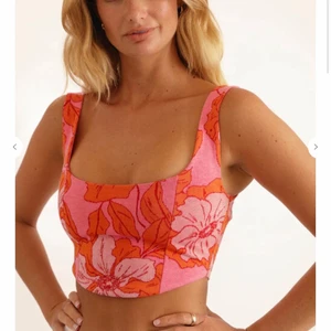 Sommartopp från Chiquelle  - Oanvänd topp i storlek S från chiquelle, true-to-size. Finns kvar på hemsidan. 