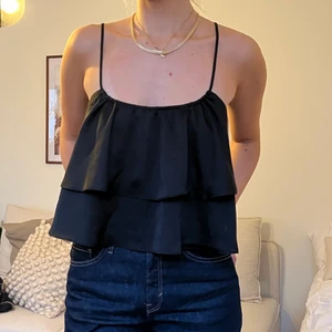 Volangtopp - Oanvänd volangtopp från HM i storlek 38❤️