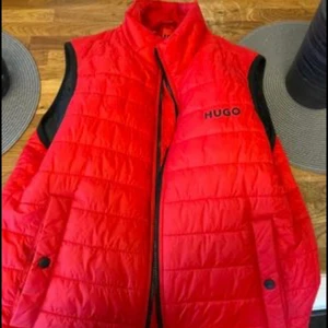 Hugo boss väst - Väldigt bra skicka knappt använd