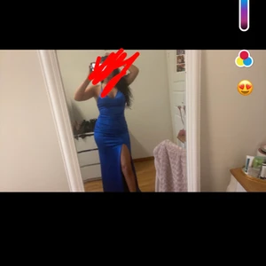 Klänning  - Användt en gång på bröllop köpt för 3300  Diskuterar gärna pris, strl s från Beuty queen