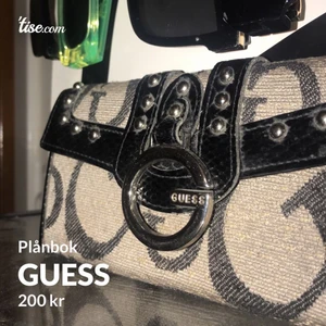 Guess plånbok  - Säljer eftersom den aldrig kommer till användning🧡