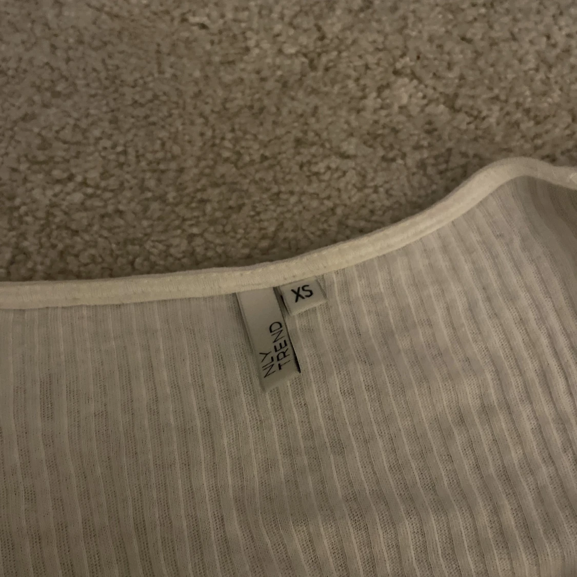 Vit tröja med knappar - 90