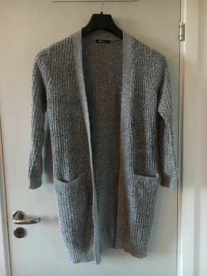 Kofta xs - Mysig lång kofta från Gina tricot 