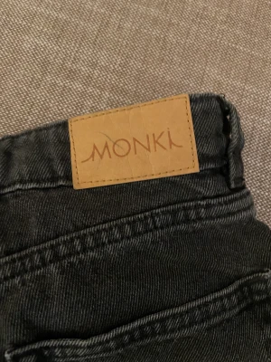 jeansshorts  - svarta urtvättade och uppvikta jeansshorts! supergulliga ifrån monki och passar till vad som helst. köptes för runt 200kr och säljs för 65kr+frakt! säljs för att de inte längre används🖤