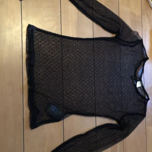 Genomskinlig tröja - Superfin genomskinlig tröja! Frakt tillkommer på 30kr!