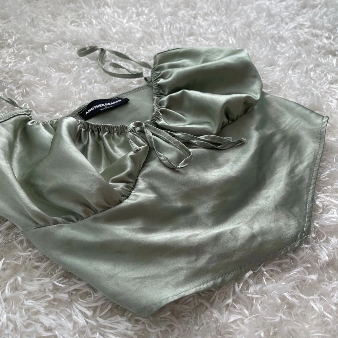 🌱 Mintgrön topp i satin 🌿 - 90