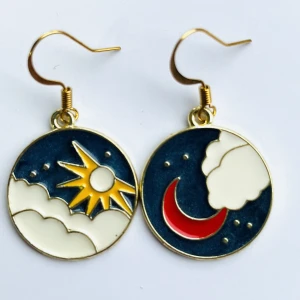 Moon and stars örhängen 💙 - Nickelfria krokar och fri frakt 💙