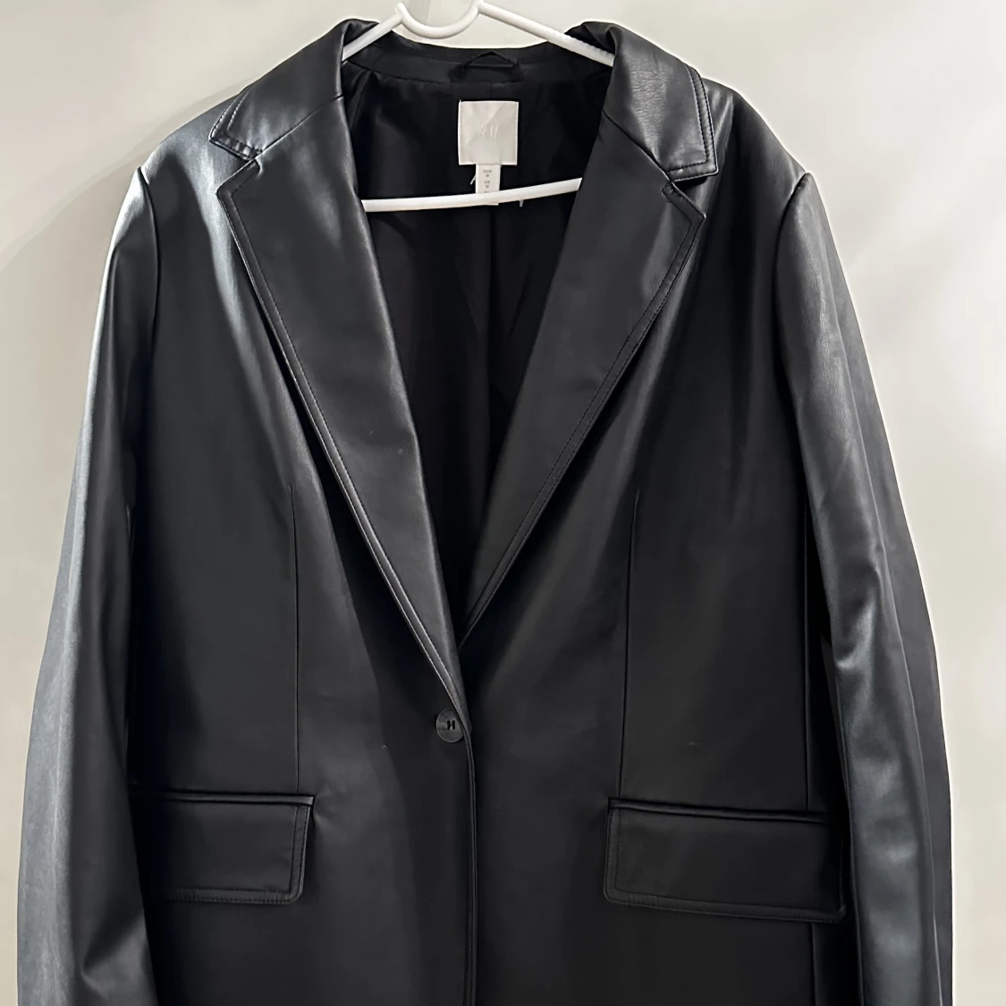 Helt oanvänd fuskskins kavaj från H&M - 90