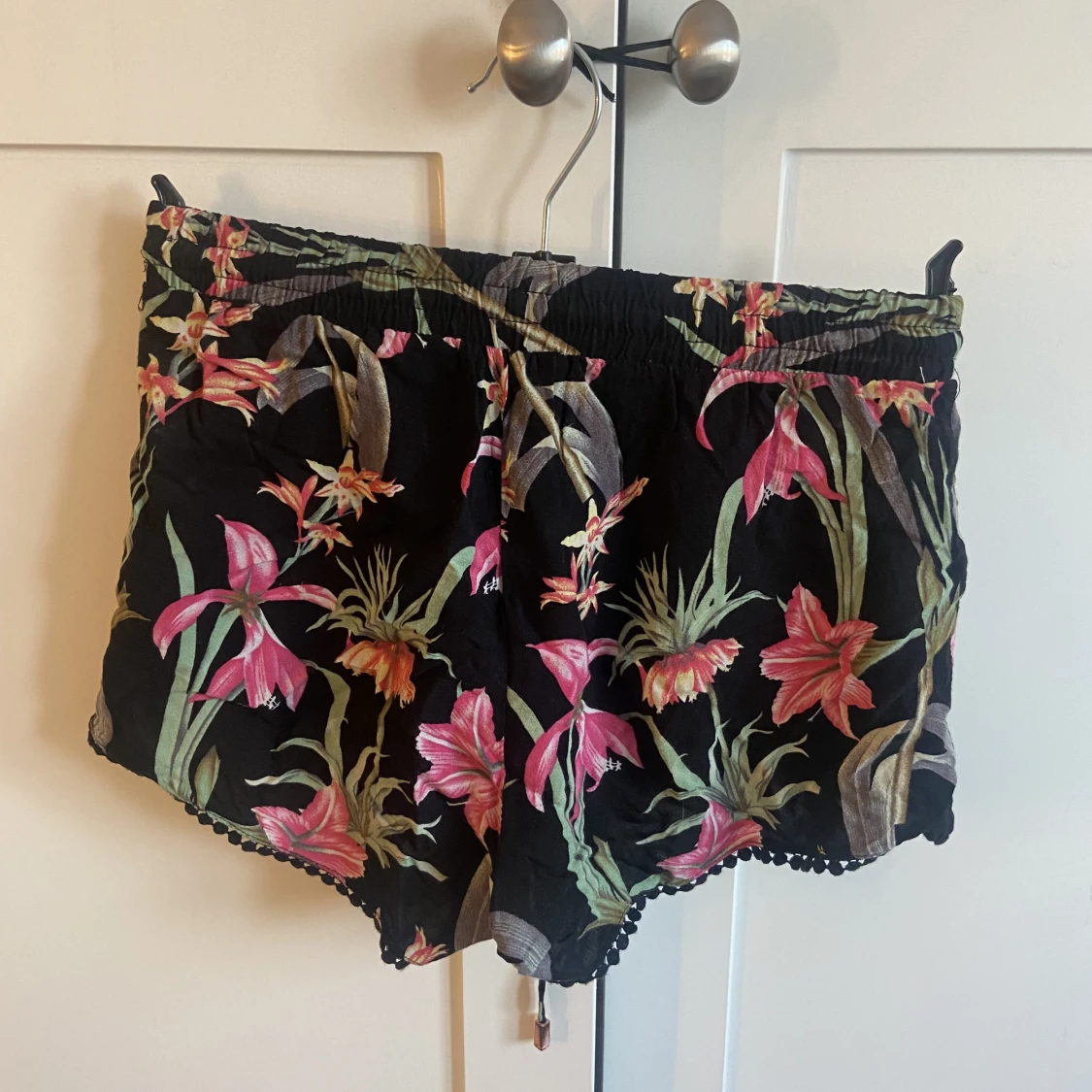 Shorts med löv, blommor  - 90