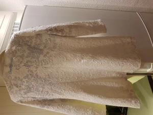 Desigual jacka   - Köpt på väla i Helsingborg  äkta så klart  den är vit och grå 