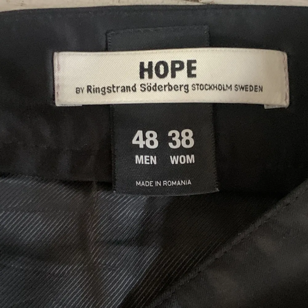 Grön/svart/vit rutiga byxor från Hope Stockholm. Vida ben. . Jeans & Byxor.
