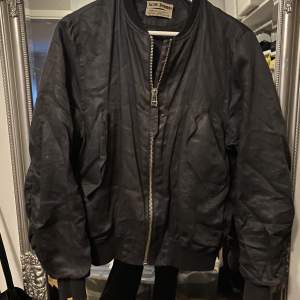 En super snygg vintage jacka från Acne, one size men passar S-M. 