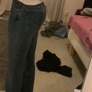 Levis 505  - Är 173 cm lång. Från kanske 2000-2010, men i nyskick.