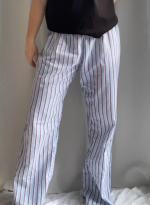 pyjamasbyxor  - Super fina randiga pyjamasbyxor💜💙🤍