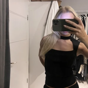 Topp - Svart topp ifrån zara 