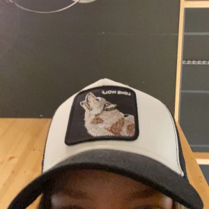Keps  - Säljer min Lone wolf keps från hatstore! 🫶🏼 Kom privat för flera bilder 