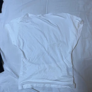 Shein topp  - Aldrig använd. Väldigt fin på, öppen rygg.