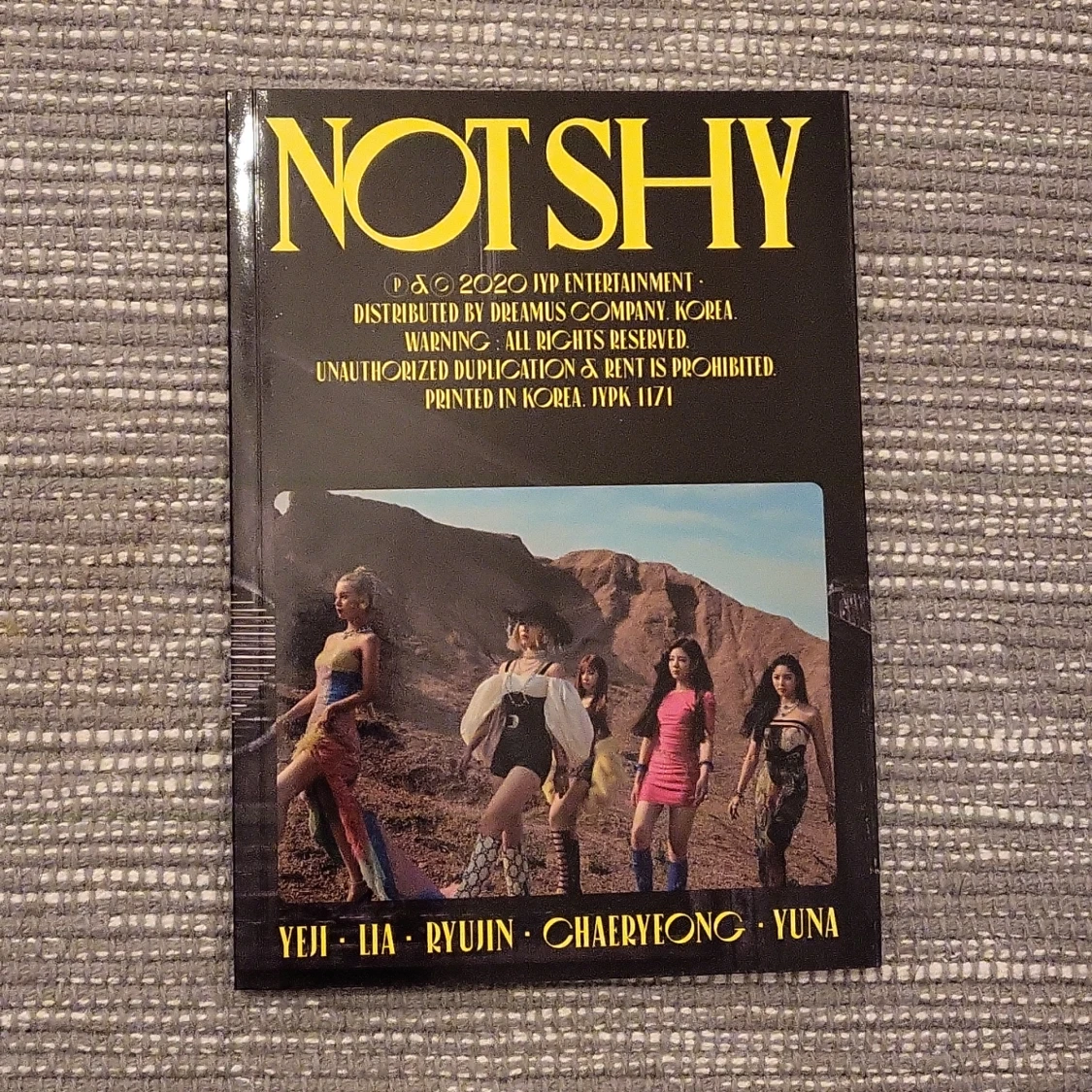 Itzy Not Shy Album (gul)