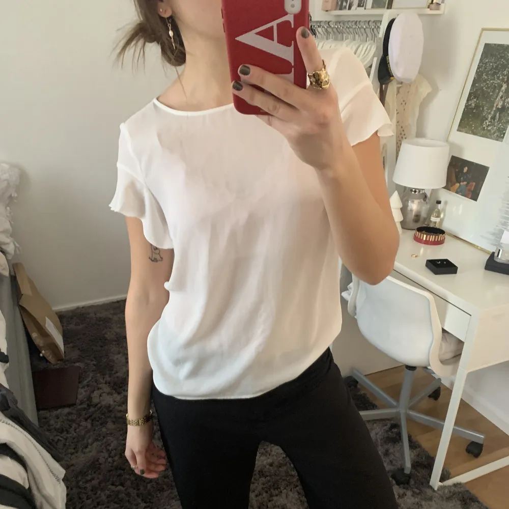 Superfin blus knappt använd! ❤️ från Vila. Puserot.