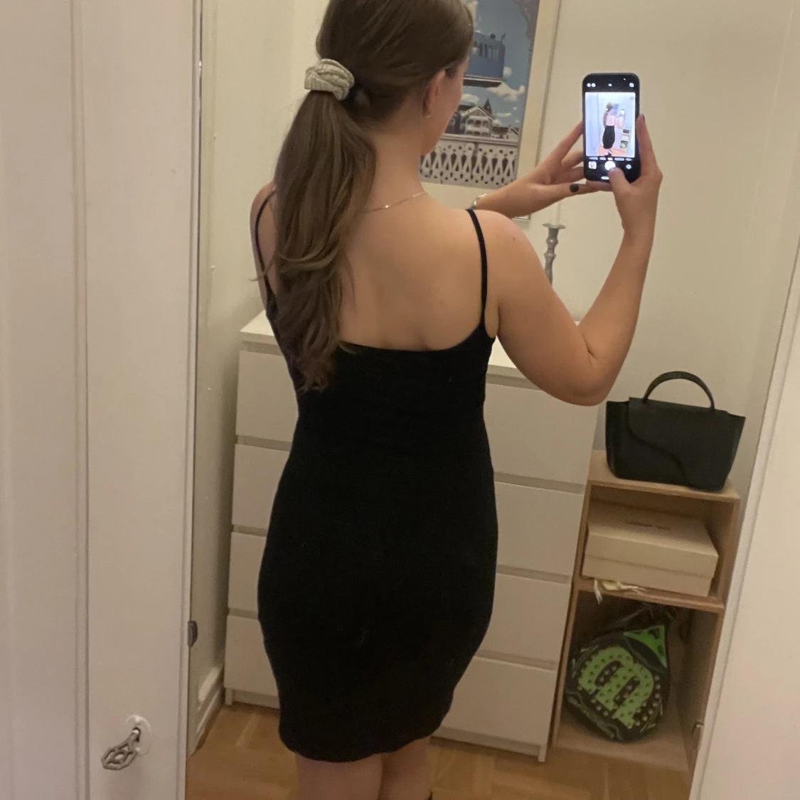 Tight svart kortklänning - 90