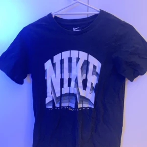 Vintage 2000s Nike Tee - Slim Fit 
