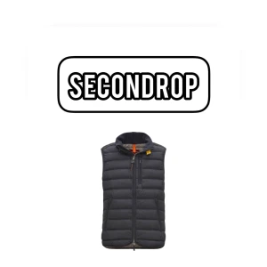 Parajumper väst 799!!! - ▪️Parajumper Väst▪️ - Skick 8/10 - Storlek S - Pris: 799:- - Ordinarie pris: 3500:- - Intresserad? Hör av dig på DM!💌 - Vi erbjuder en trygg handel🙏🏽  #secondrop 